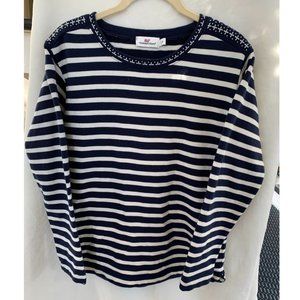 VV navy and white pullover